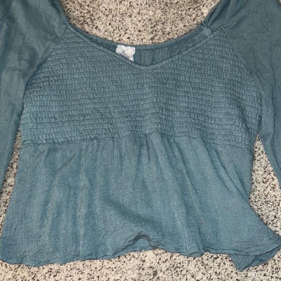 Cute teal top size XL (fits L too) - Picture 3 of 4